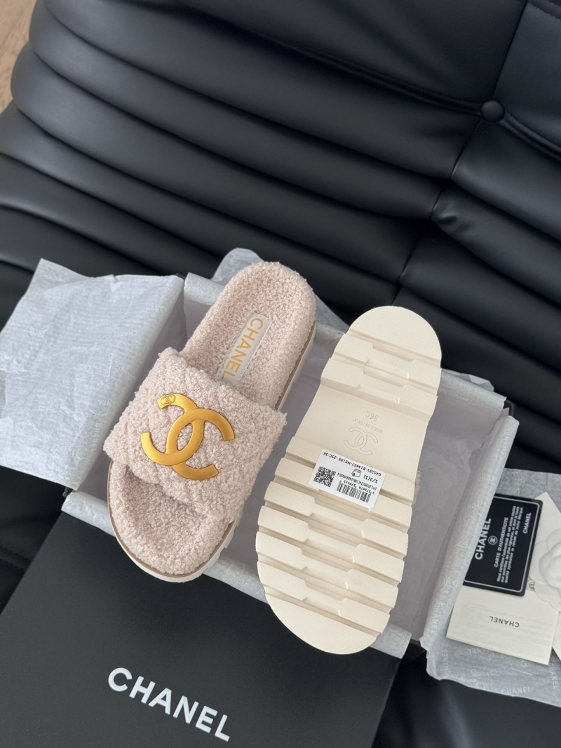 Ch**el slippers